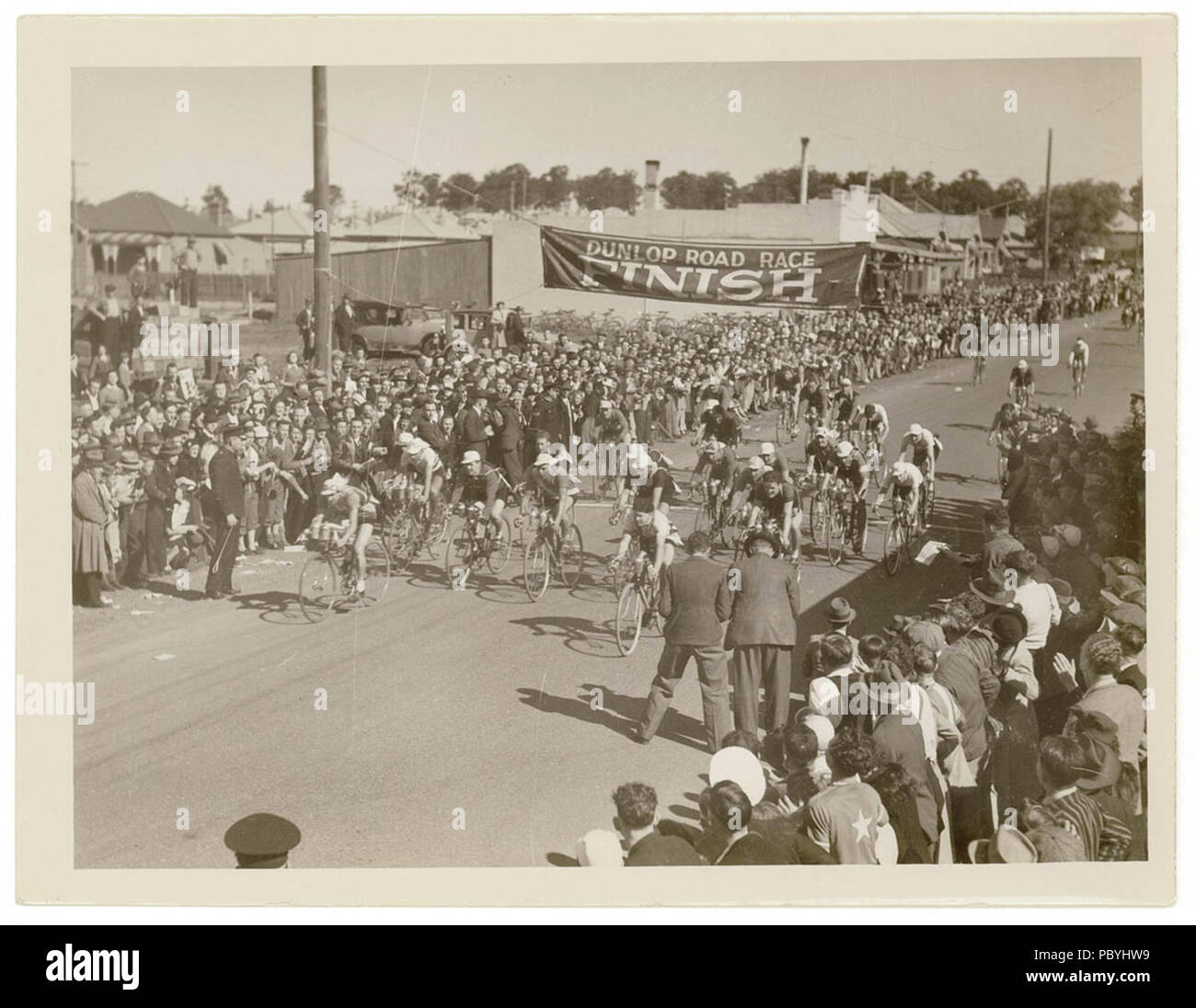 209 Finish GoulburnSydney Dunlop road race Stock Photo Alamy