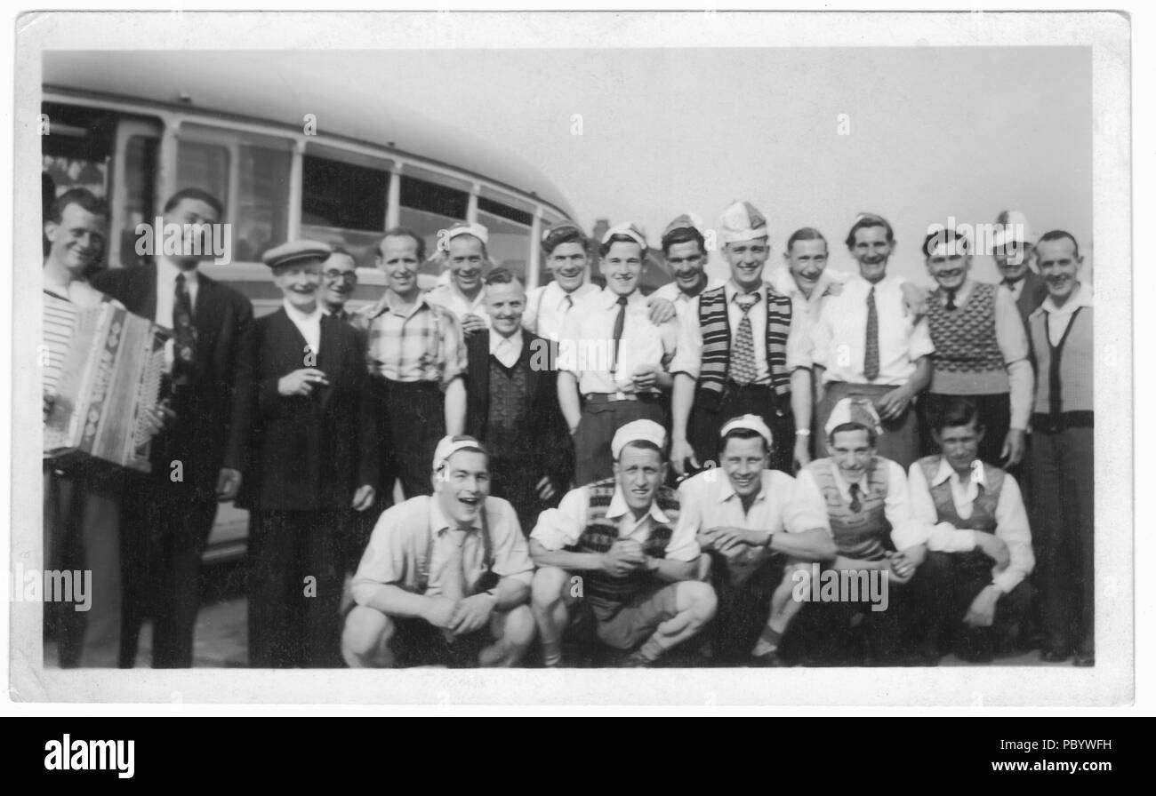 Local pubs Coach trip to Brighton, 1950 Stock Photo
