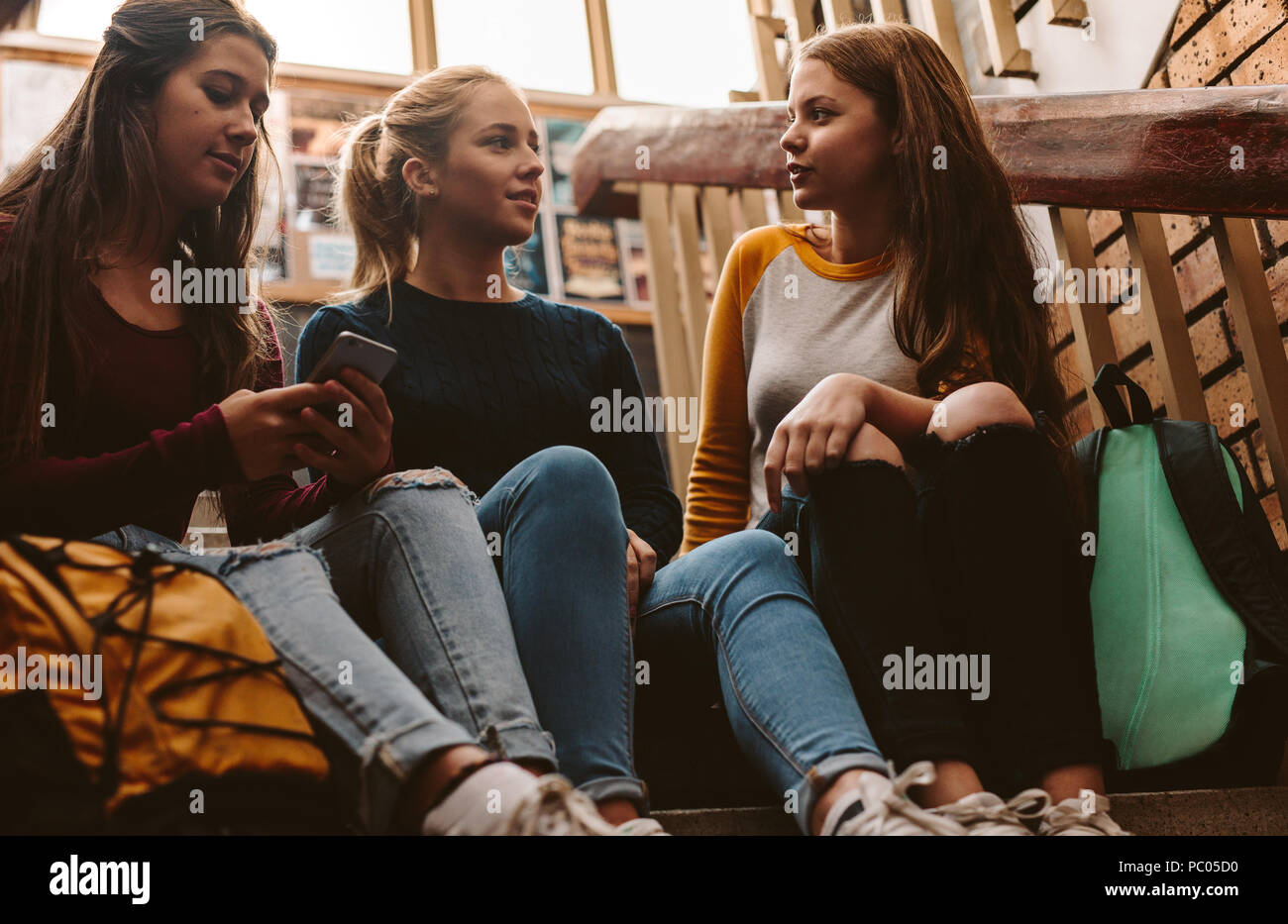 High school girls hi-res stock photography and images - Alamy