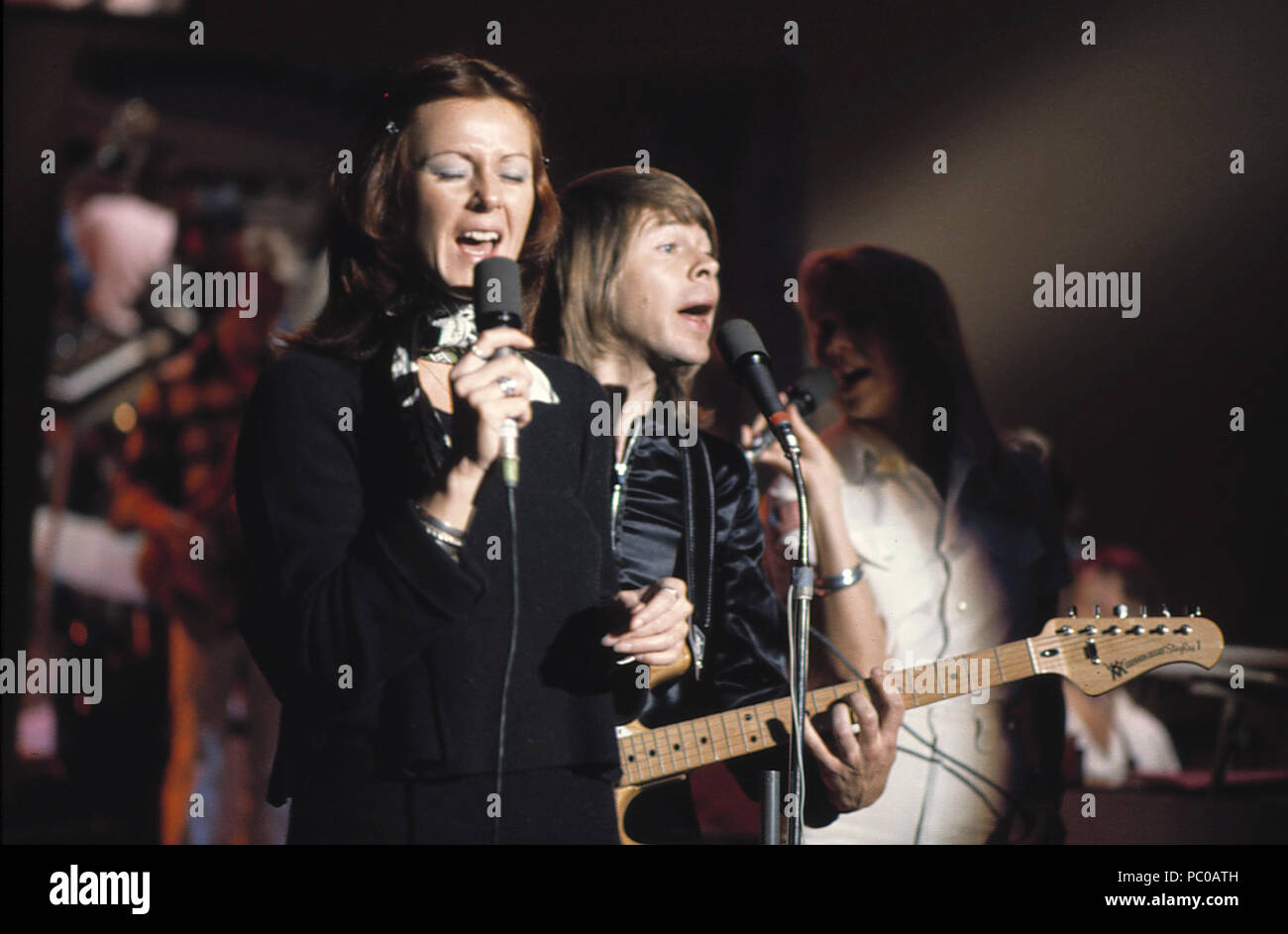 ABBA. Anni-Frid Lyngstad and Björn Ulvaeus 1976 Stock Photo - Alamy