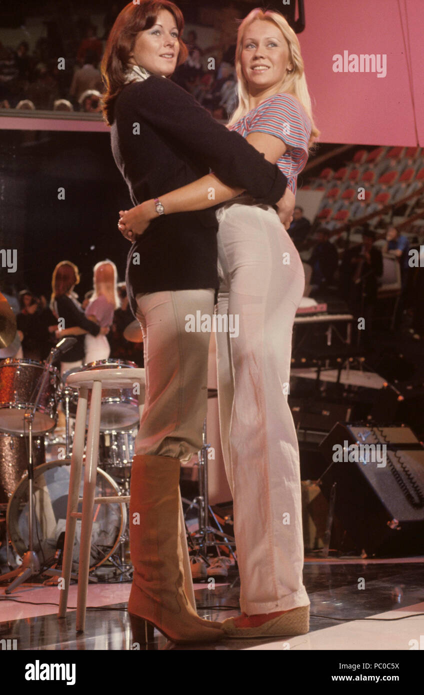 ABBA. Anni-Frid Lyngstad and Agnetha Fältskog 1976 Stock Photo - Alamy