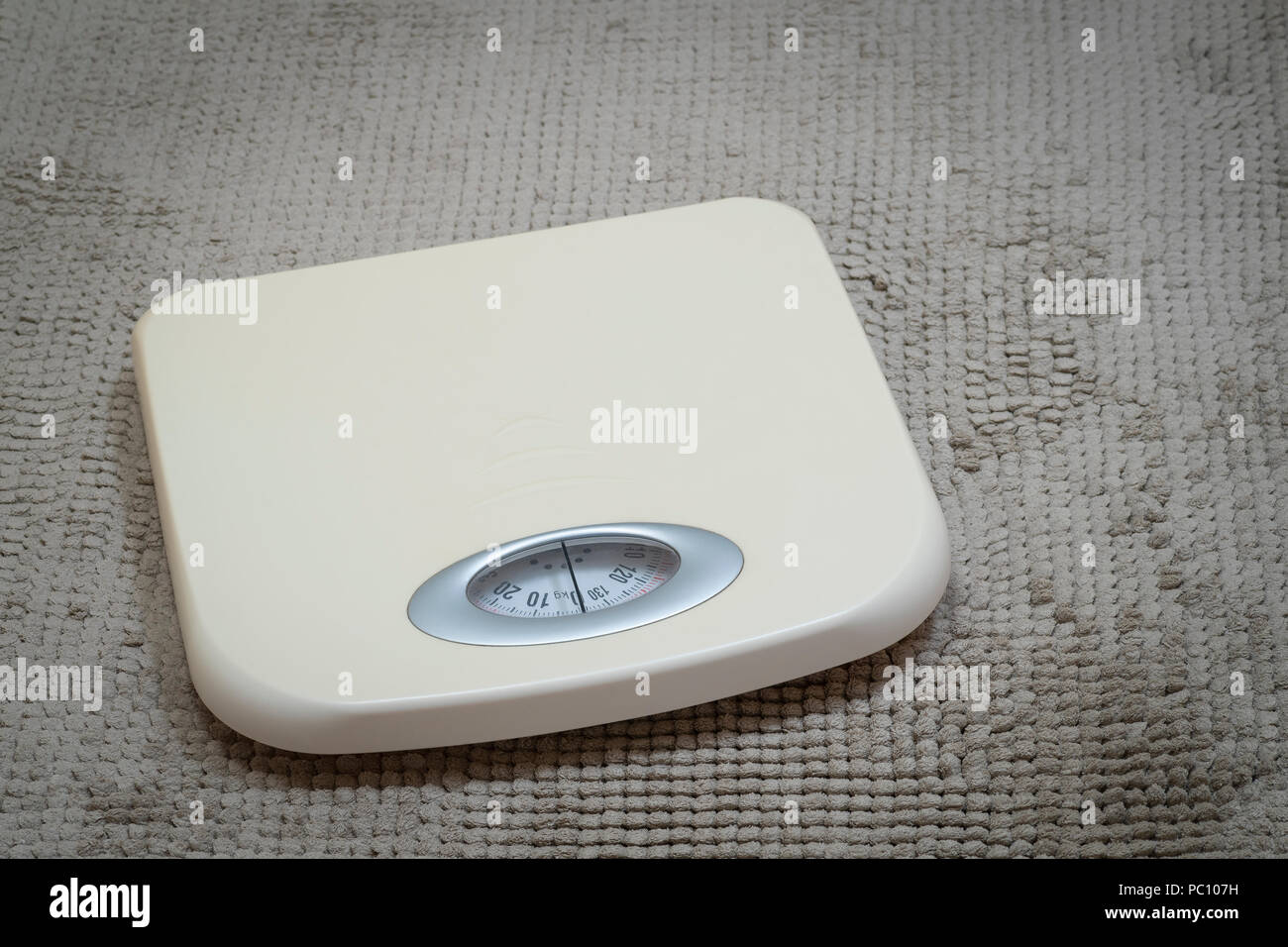 Analog weight scale hi-res stock photography and images - Alamy