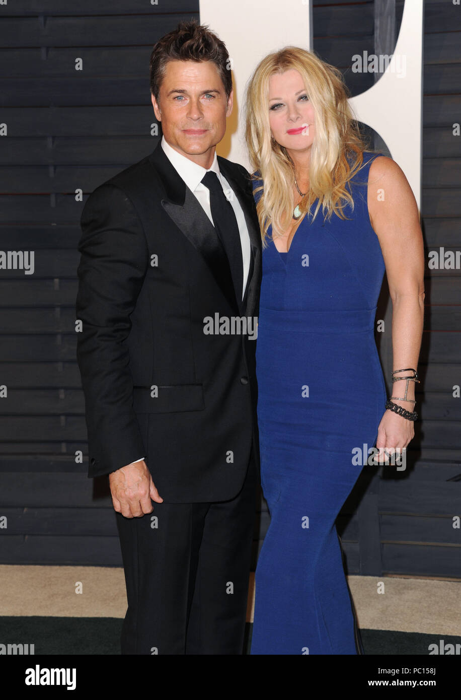 Rob Lowe, Sheryl Berkoff 304 at the 2015 Vanity Fair Oscars party at the Wallis Annenberg Center for the Performing Arts on February 22, 2015 in Beverly Hills, Rob Lowe, Sheryl Berkoff 304 ------------- Red Carpet Event, Vertical, USA, Film Industry, Celebrities,  Photography, Bestof, Arts Culture and Entertainment, Topix Celebrities fashion /  Vertical, Best of, Event in Hollywood Life - California,  Red Carpet and backstage, USA, Film Industry, Celebrities,  movie celebrities, TV celebrities, Music celebrities, Photography, Bestof, Arts Culture and Entertainment,  Topix, Three Quarters, vert Stock Photo