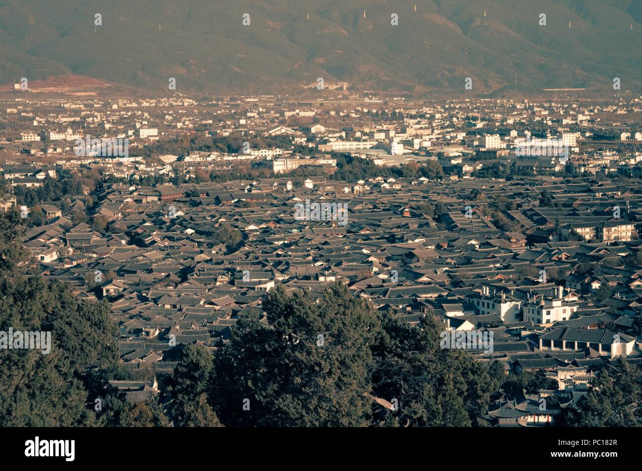 Cityscape of the Old Town of Lijiang (Yunnan, China Stock Photo - Alamy