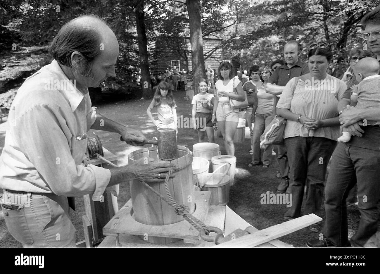 Man demonstrating the traditional way of making a wooden barrel during a fair in Connecticut, U.S.A., 1982 Stock Photo