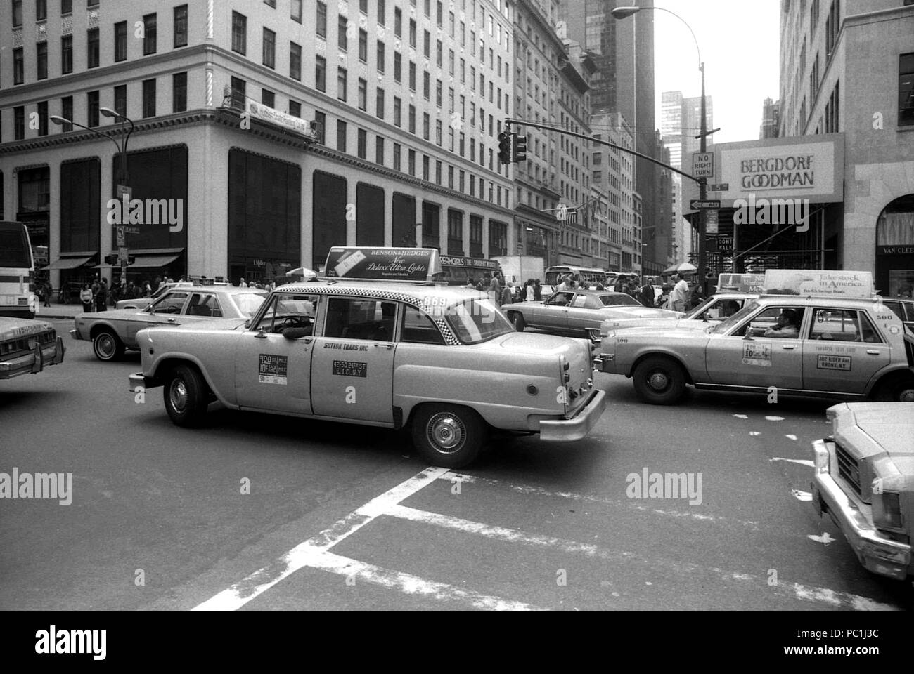 Traffic in Manhattan, NYC, USA, in 1982 Stock Photo