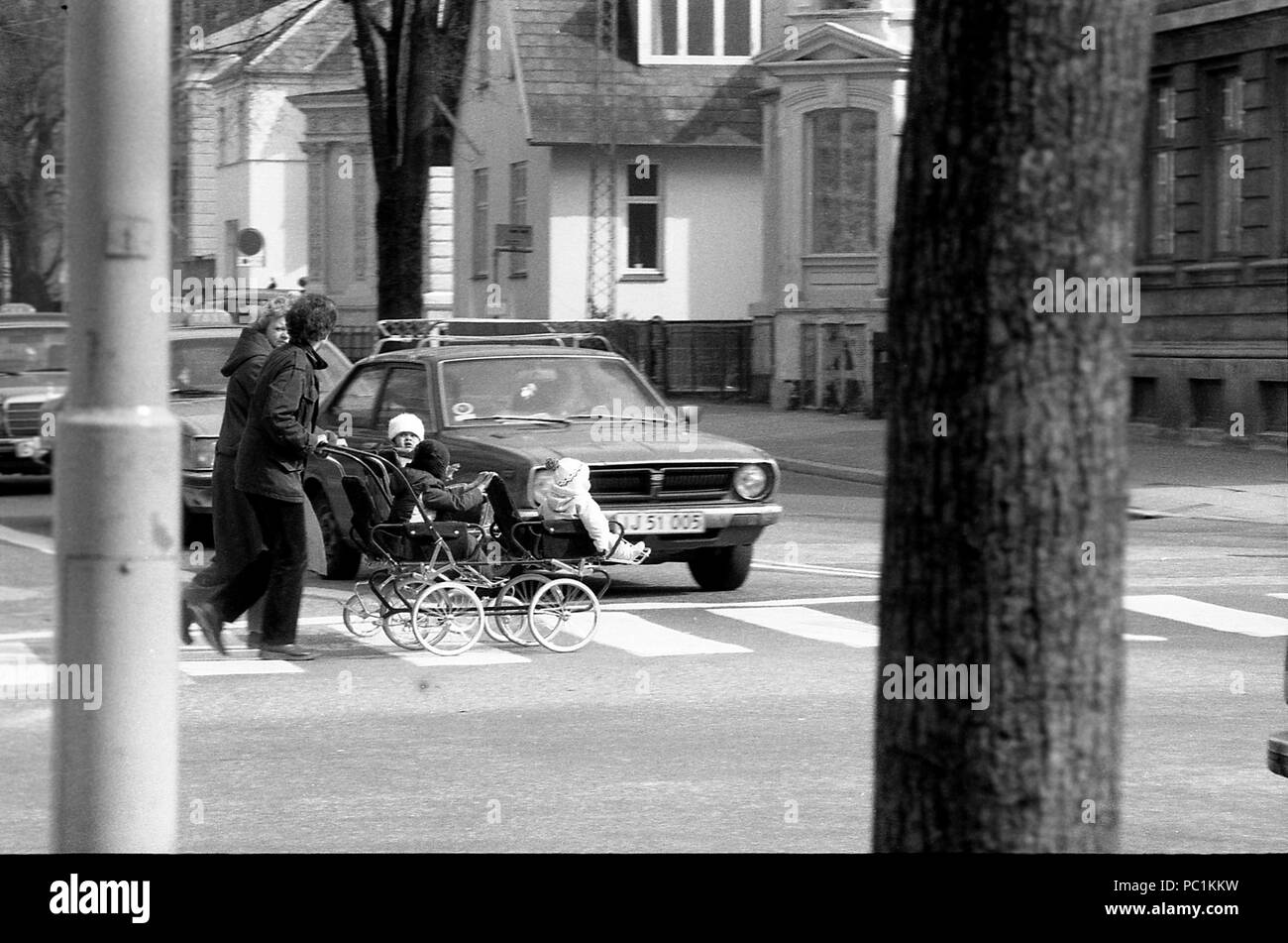 1980s candid hi-res stock photography and images - Alamy