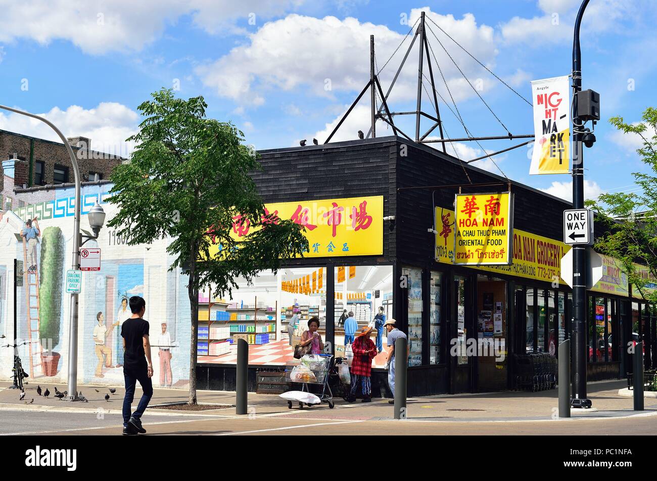 Chicago Illinois Usa Argyle Street In The Uptown Neighborhood Om Chicago S North Side Stock Photo Alamy