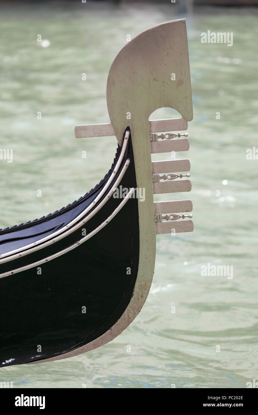 Gondola prow hi-res stock photography and images - Alamy