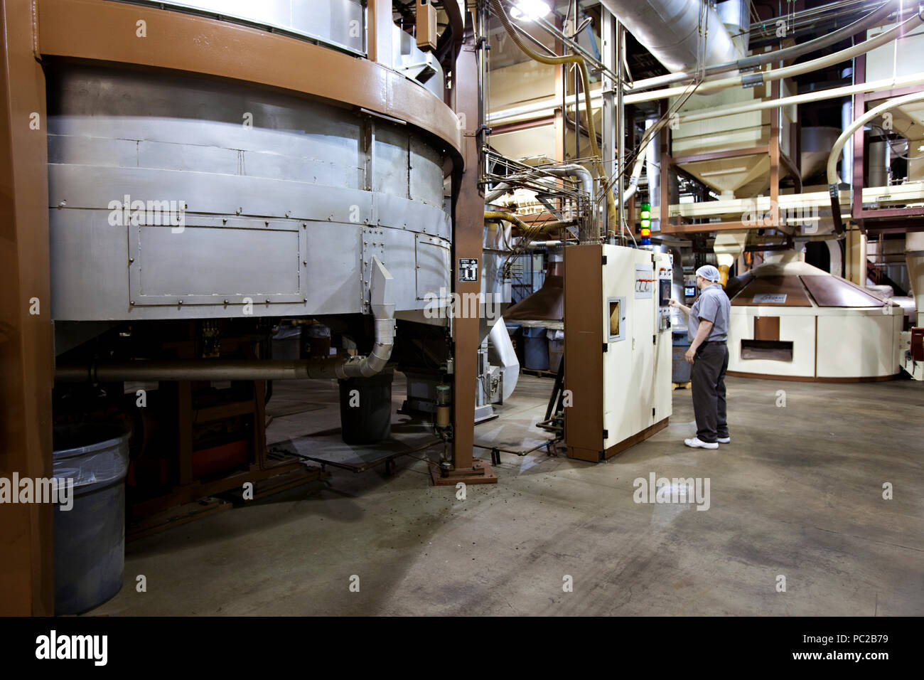A beverage manufacturing and bottling facility Stock Photo Alamy