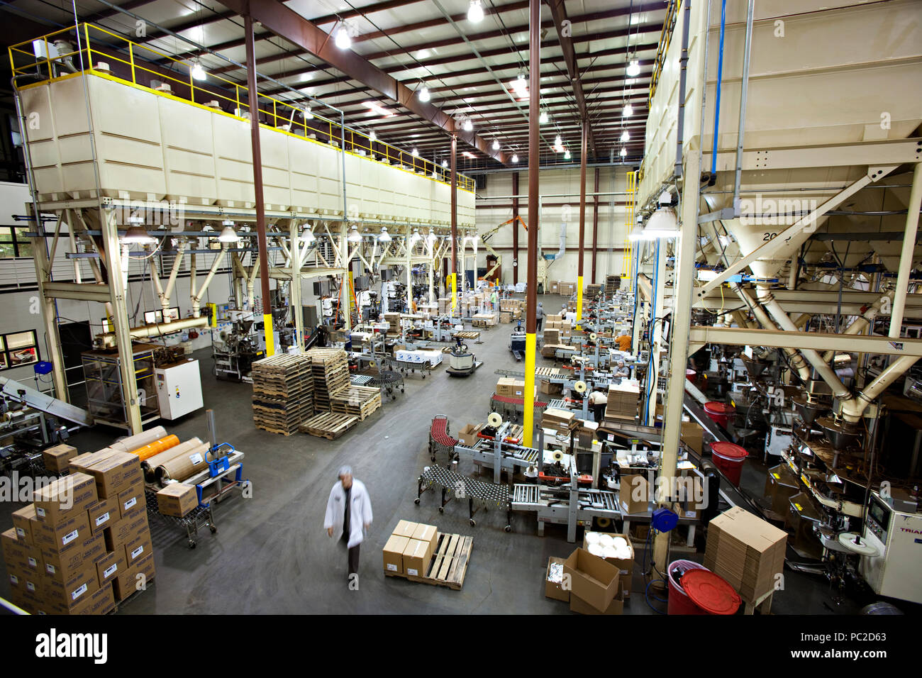 A beverage manufacturing and bottling facility Stock Photo Alamy