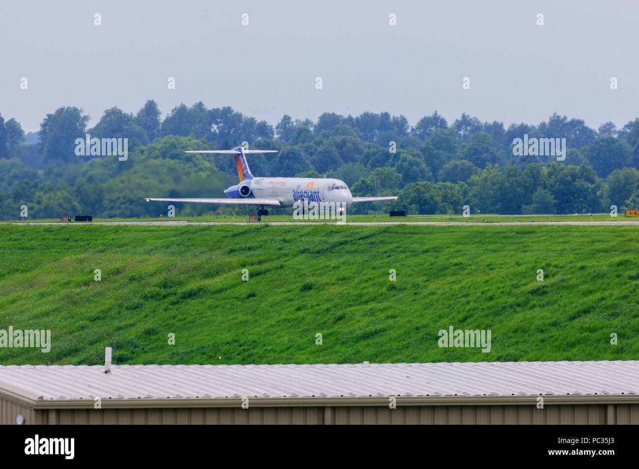 Allegiant Airlines taxiing and taking off from Lexington Bluegrass Airport Stock Photo