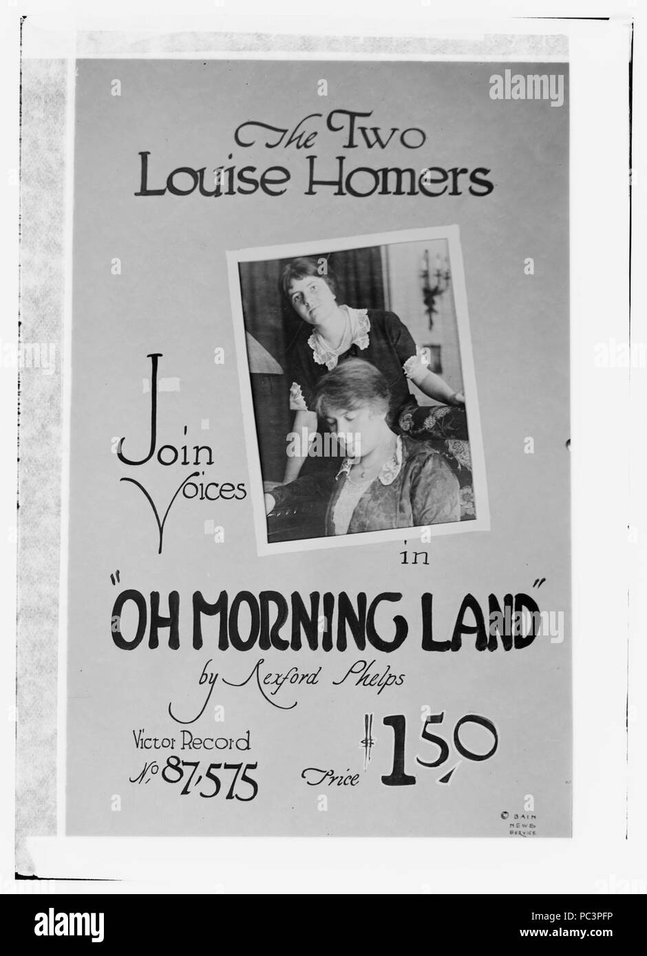 Advertisement for Victor Record) The two Louise Homers join voices in ‘Oh morning land‘ by Rexford Phelps Stock Photo