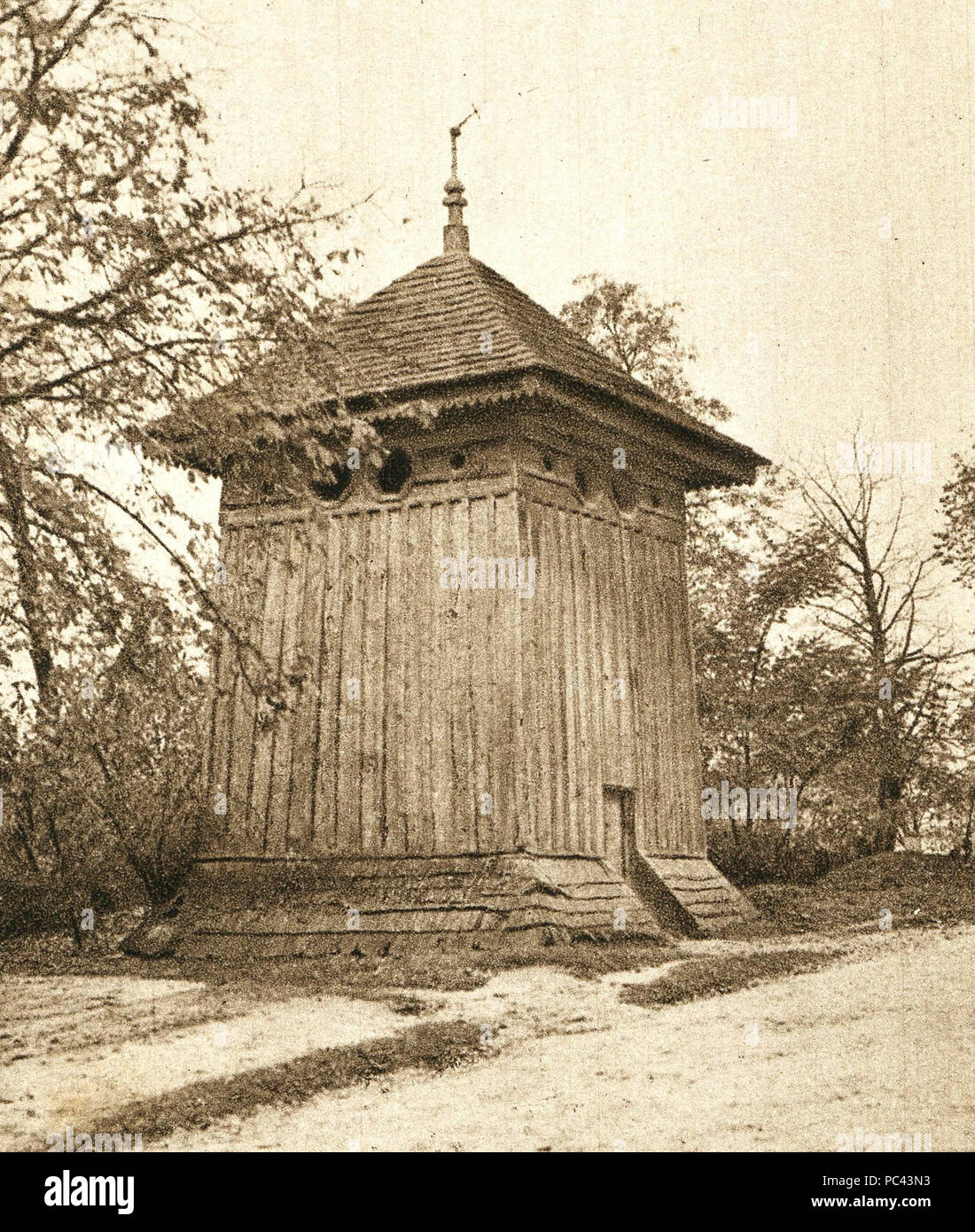 Dzwonnica w Solcu-Zdroju 566 Solec-Zdrój dzwonnica, pocztówka przed 1937 Stock Photo