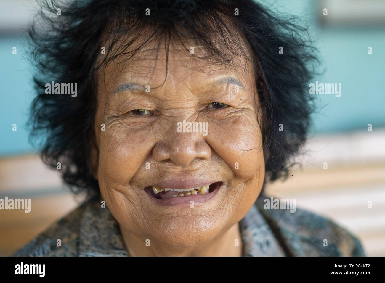 Face senior smiling closeup hi-res stock photography and images - Alamy