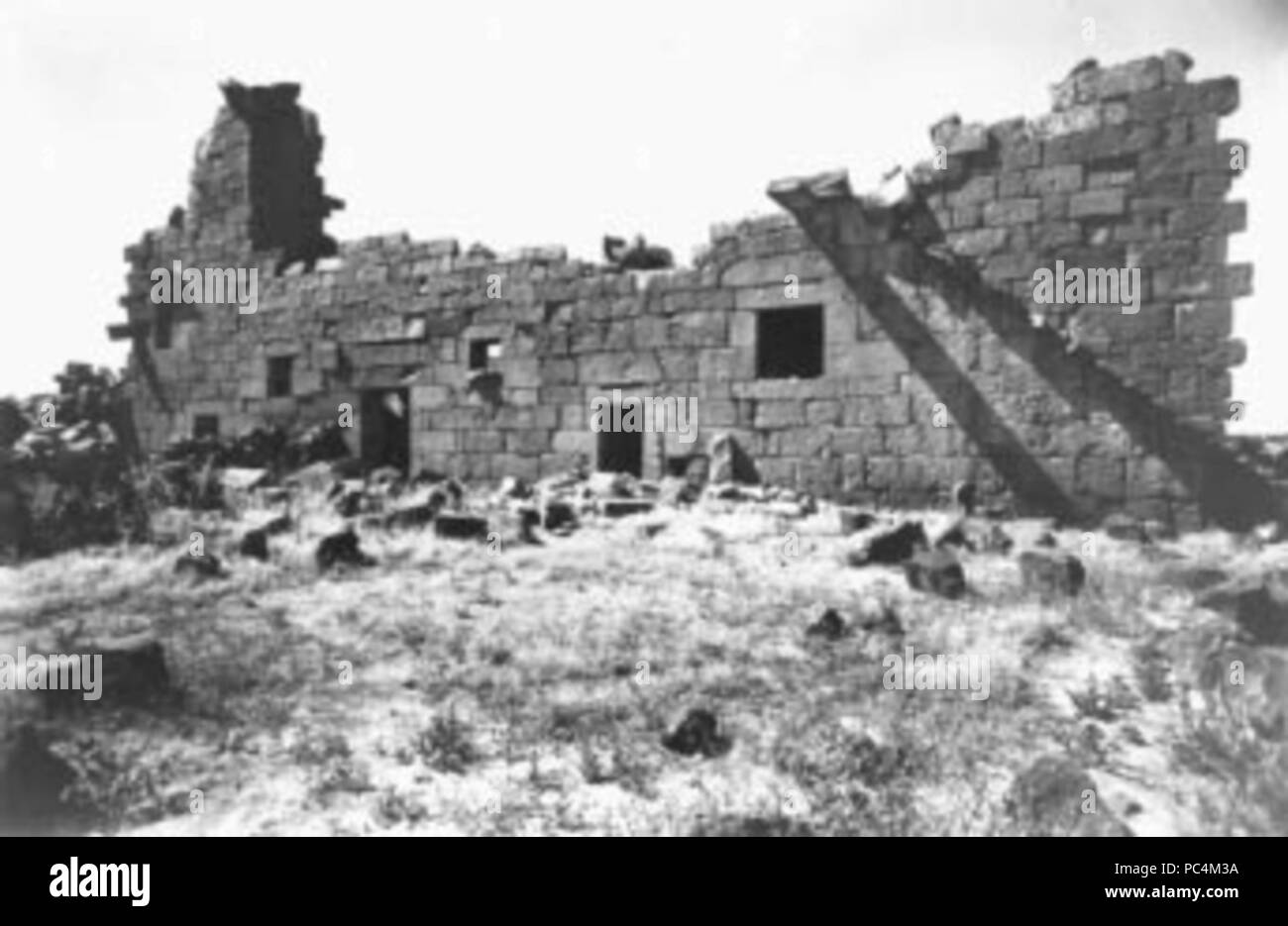620 Umm Idj-Djimal, the Praetorium, general view of the entrance wall Stock Photo