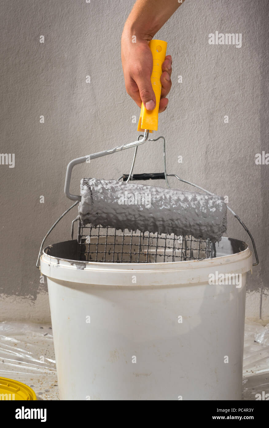 man colouring the wall with roller Stock Photo