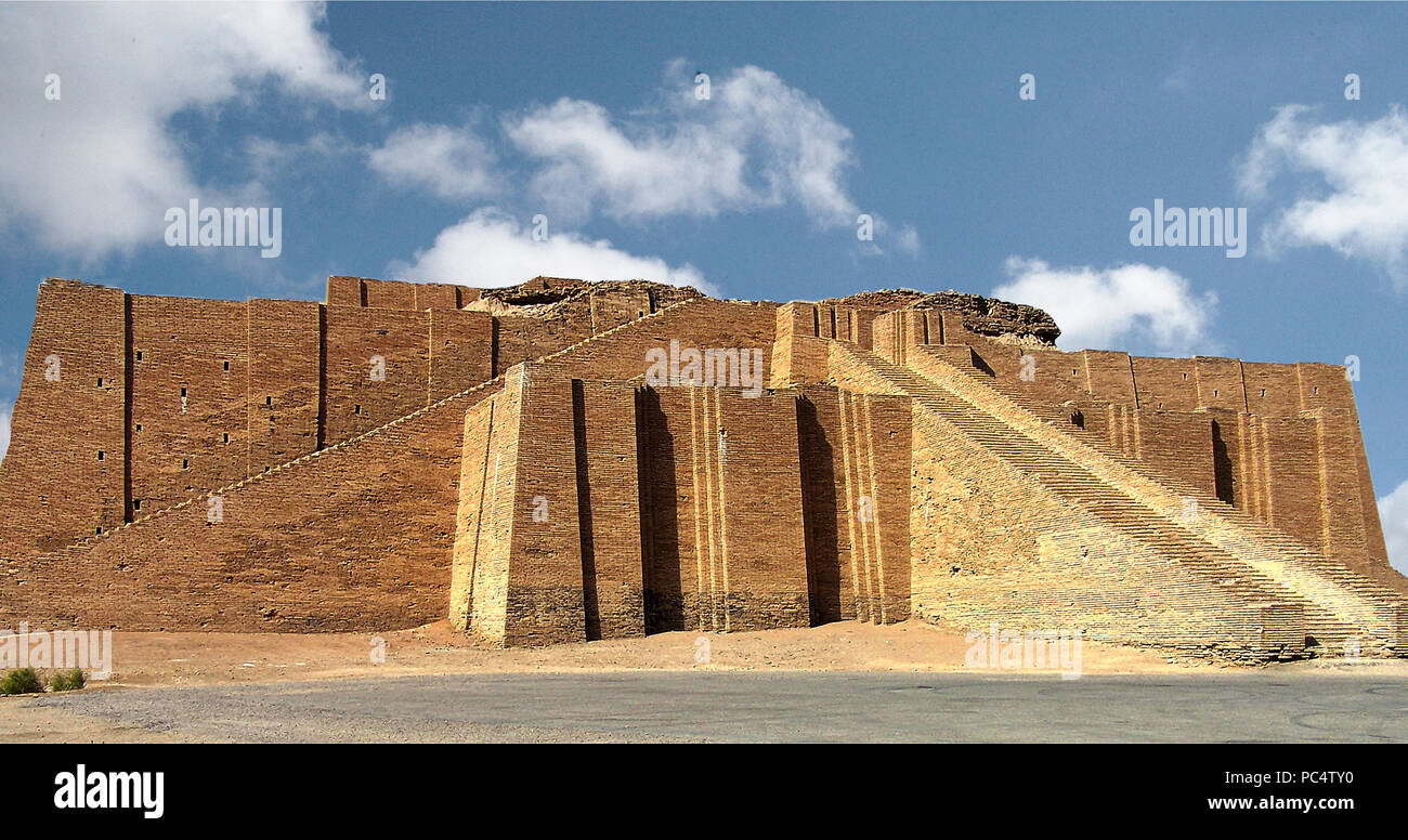 5016. THE ZIGURAT OF UR, BUILT IN THE 21ST. C. BC AS A STEPPED TOWER,IT  SERVED AS THE SITE OF THE TEMPLE TO THE MOON GOD NANNA Stock Photo - Alamy, image size:1300x776