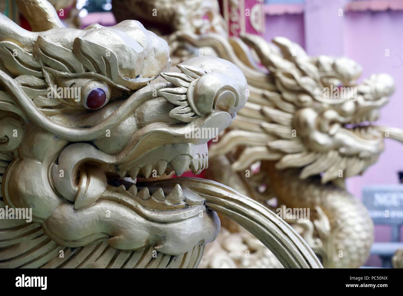 Head of chinese dragon statue Stock Photo - Alamy