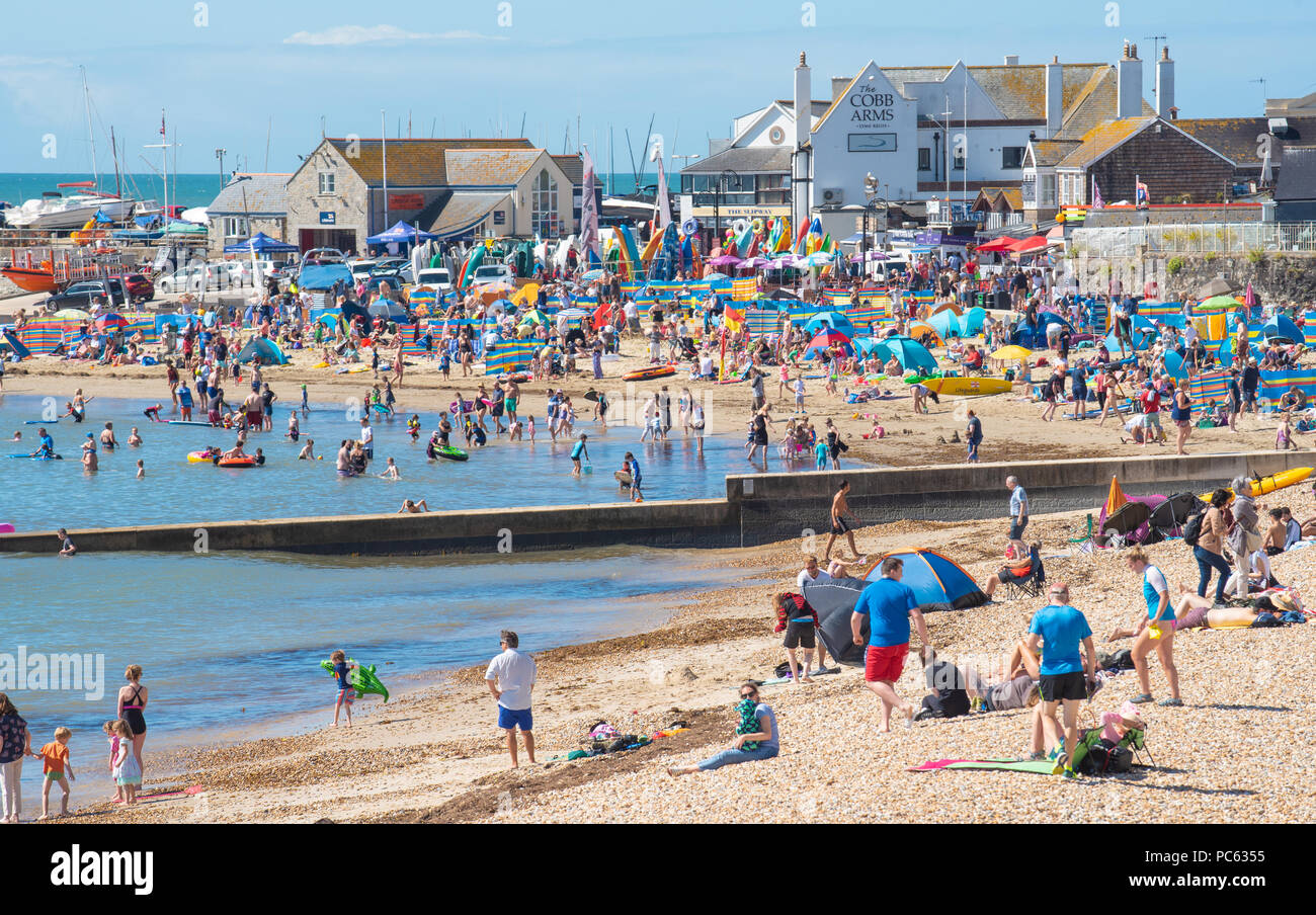 Lyme Regis, Dorset, UK. 31st July 2018.  UK Weather:  Hot sunshine and blue sky returns to Lyme Regis. Holidaymakers flock back to the picturesque beach at the seaside resort of Lyme Regis to enjoy the return of the summer heatwave. Temperatures are set to rise across the UK once again this week. Credit: Celia McMahon/Alamy Live News Stock Photo