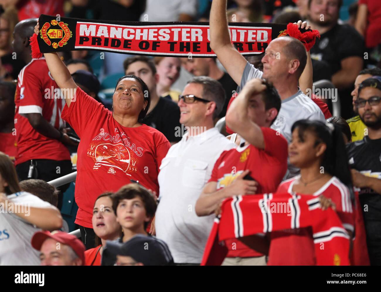Manchester United Fans Celebrate High Resolution Stock Photography And Images Alamy