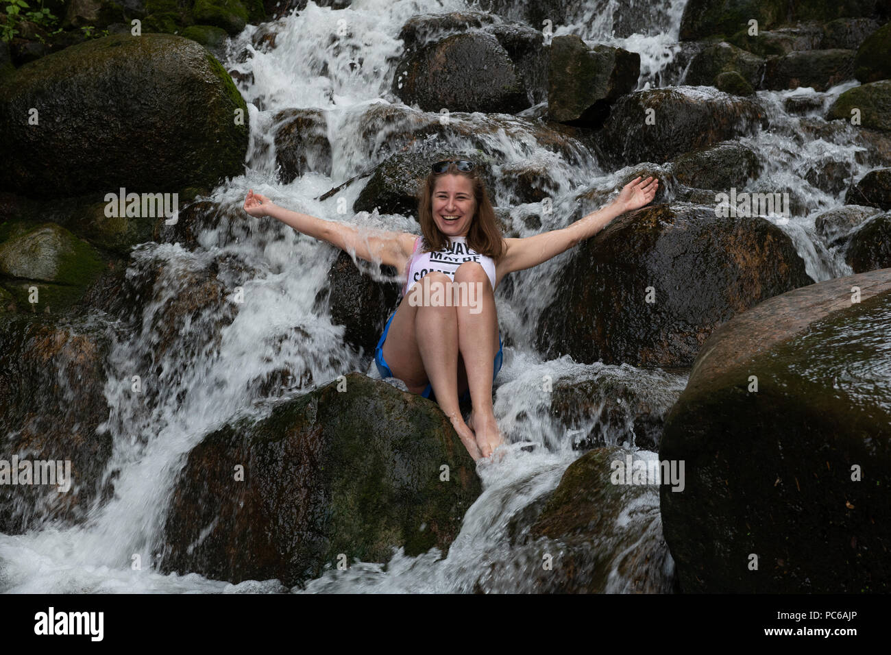 Sandra Orlow Waterfall Nbkomputer 