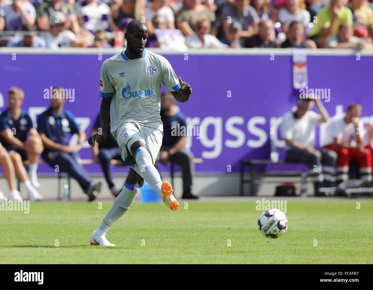 Fc schalke 04 erzgebirge aue hi-res stock photography and images - Page 3 -  Alamy