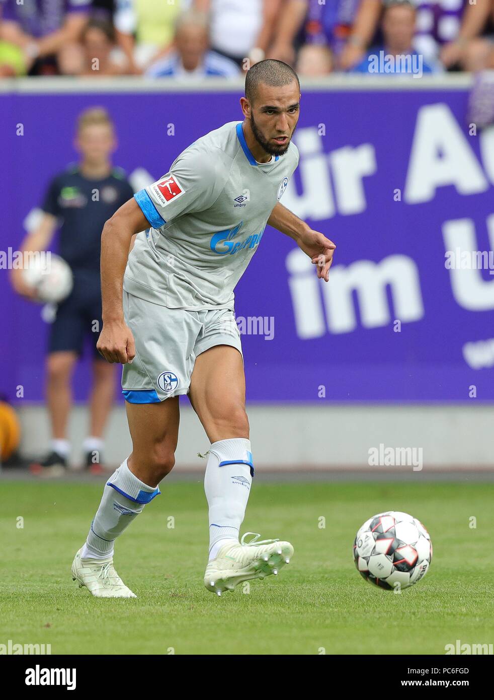 Firo 29 07 2018 Football 1 Bundesliga Season 2018 2019 Stadioneroffnung Erzgebirge Aue Fc Schalke 04 1 0 Nabil Bentaleb Schalke Single Action Usage Worldwide Stock Photo Alamy