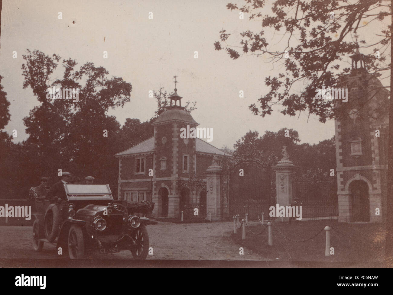 Vintage Photograph of a Vintage Motor Car Outside The Entrance To a Grand House or Building Stock Photo