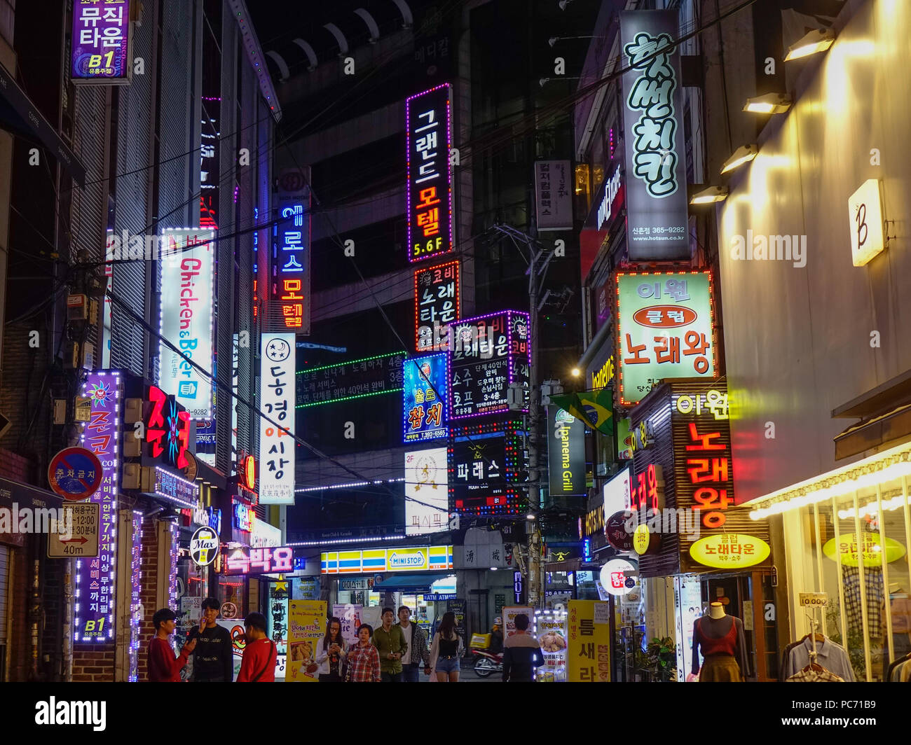 Seoul south korea back street hi-res stock photography and images - Alamy