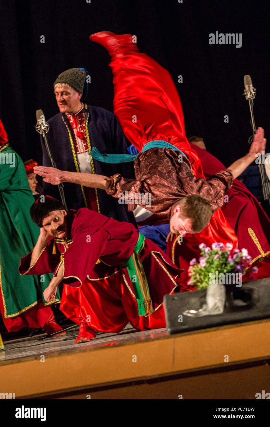 Ukrainian folk dance hi-res stock photography and images - Alamy