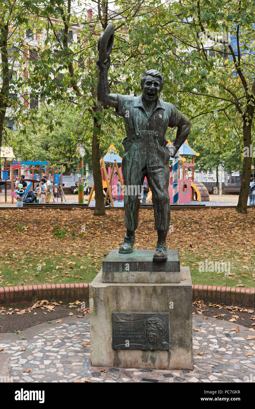 Bronze monument of Pepe Tonetti in the park Dona Casilda de Iturrizar, Bilbao, Vizcaya, Spain. Stock Photo