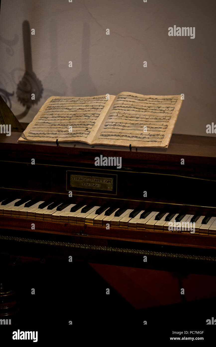 Old piano sheet music hi-res stock photography and images - Page 20 - Alamy