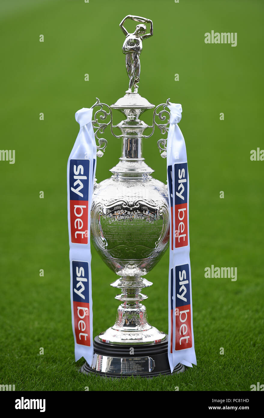 Efl championship trophy hi-res stock photography and images - Alamy