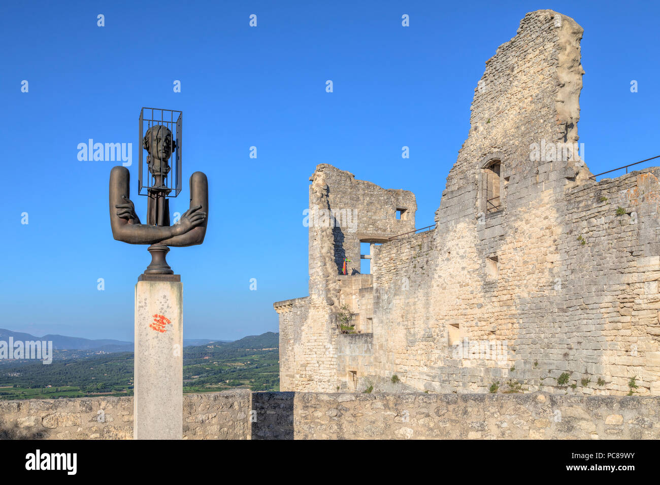 Chateau de lacoste hi-res stock photography and images - Alamy