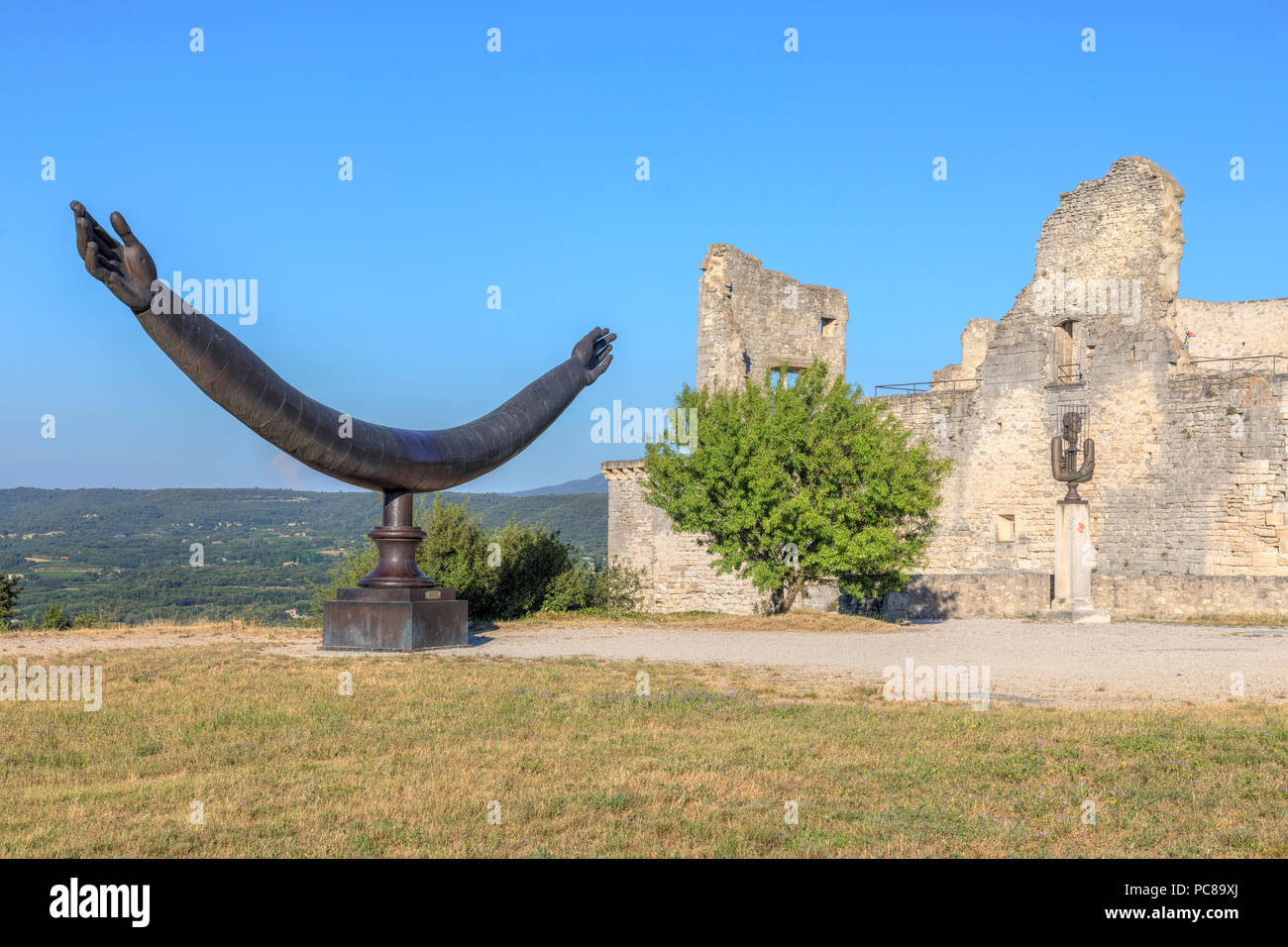 Chateau de Lacoste, Lacoste, Apt, Provence, France Stock Photo - Alamy