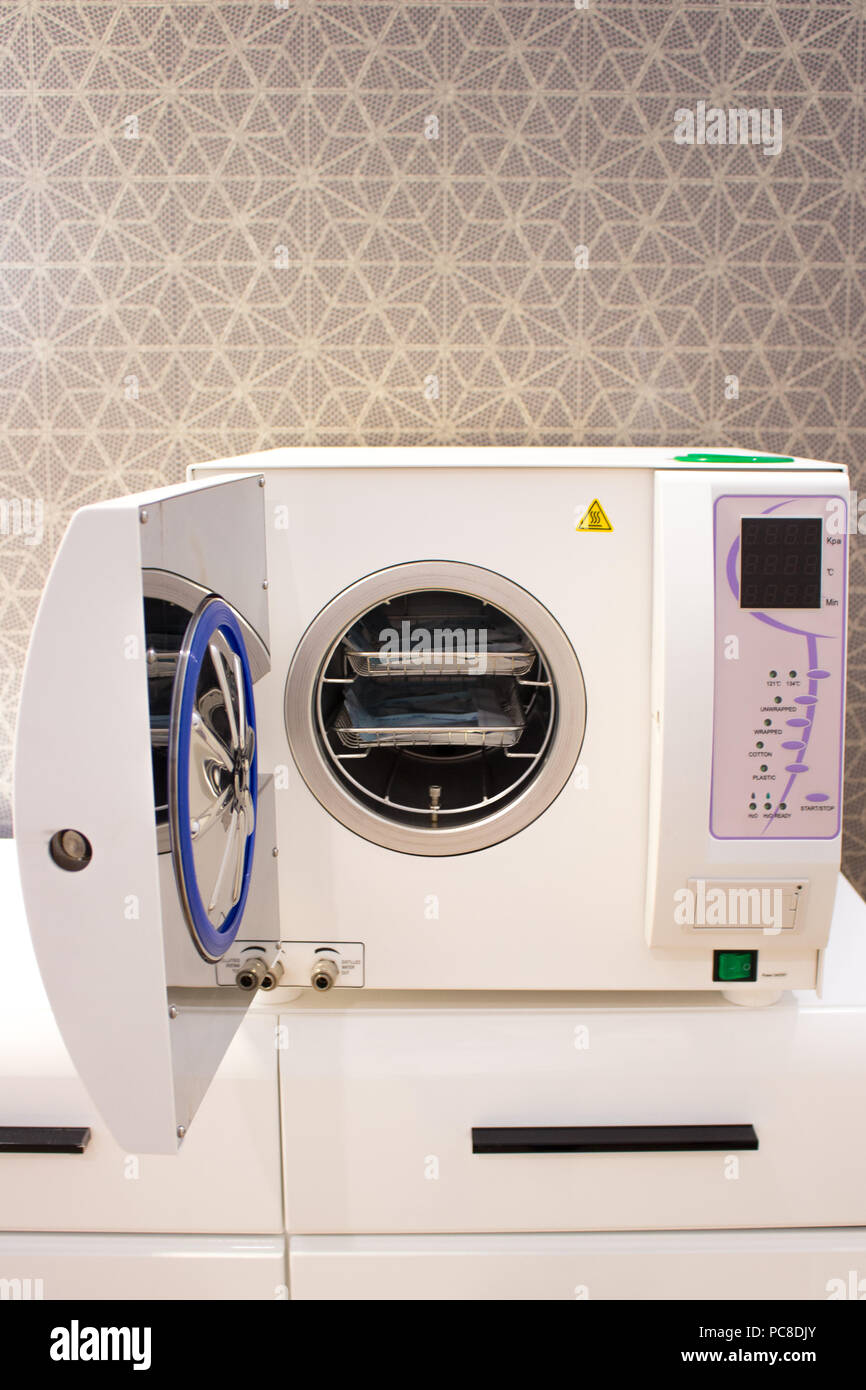 Sterilizing medical instruments hires stock photography and images Alamy