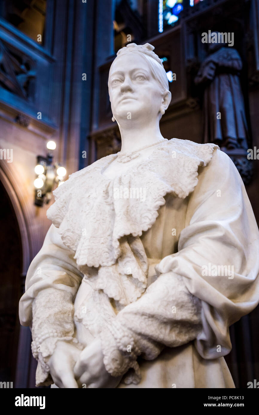 Marble sculpture of Enriqueta Augustina Rylands by John Cassidy in the reading room of John Rylands Library, Manchester UK Stock Photo