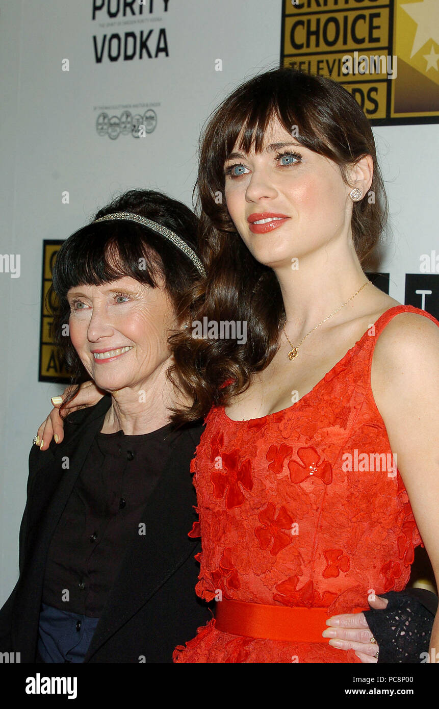 Mary Jo Deschanel, Zooey Deschanel 134  arriving at the Second Annual Critic Choice Awards - at the Beverly Hilton Hotel in Los Angeles.Mary Jo Deschanel, Zooey Deschanel 134 ------------- Red Carpet Event, Vertical, USA, Film Industry, Celebrities,  Photography, Bestof, Arts Culture and Entertainment, Topix Celebrities fashion /  Vertical, Best of, Event in Hollywood Life - California,  Red Carpet and backstage, USA, Film Industry, Celebrities,  movie celebrities, TV celebrities, Music celebrities, Photography, Bestof, Arts Culture and Entertainment,  Topix, vertical,  family from from the ye Stock Photo