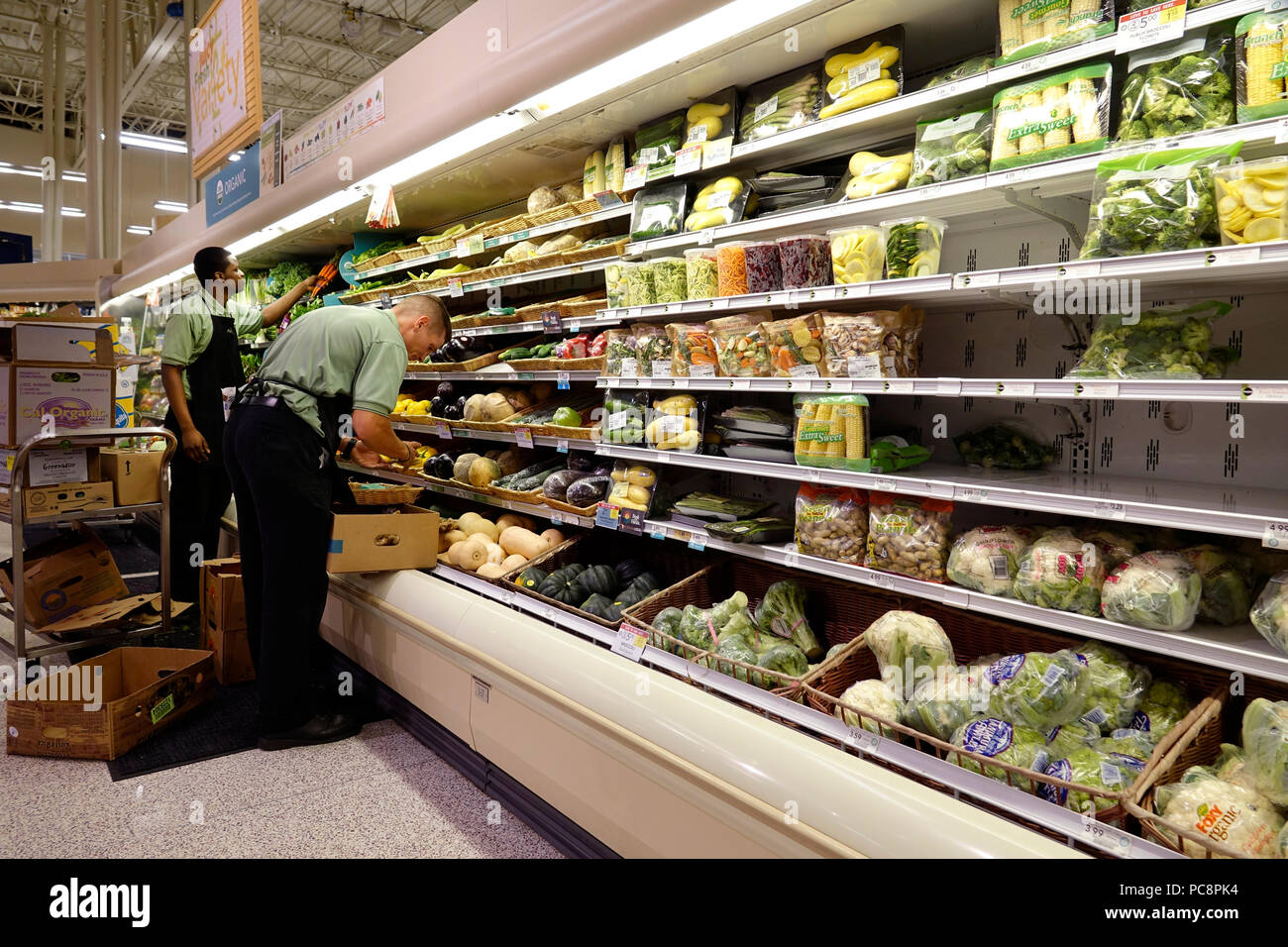 Florida,Pompano Beach,Publix grocery store supermarket food,interior