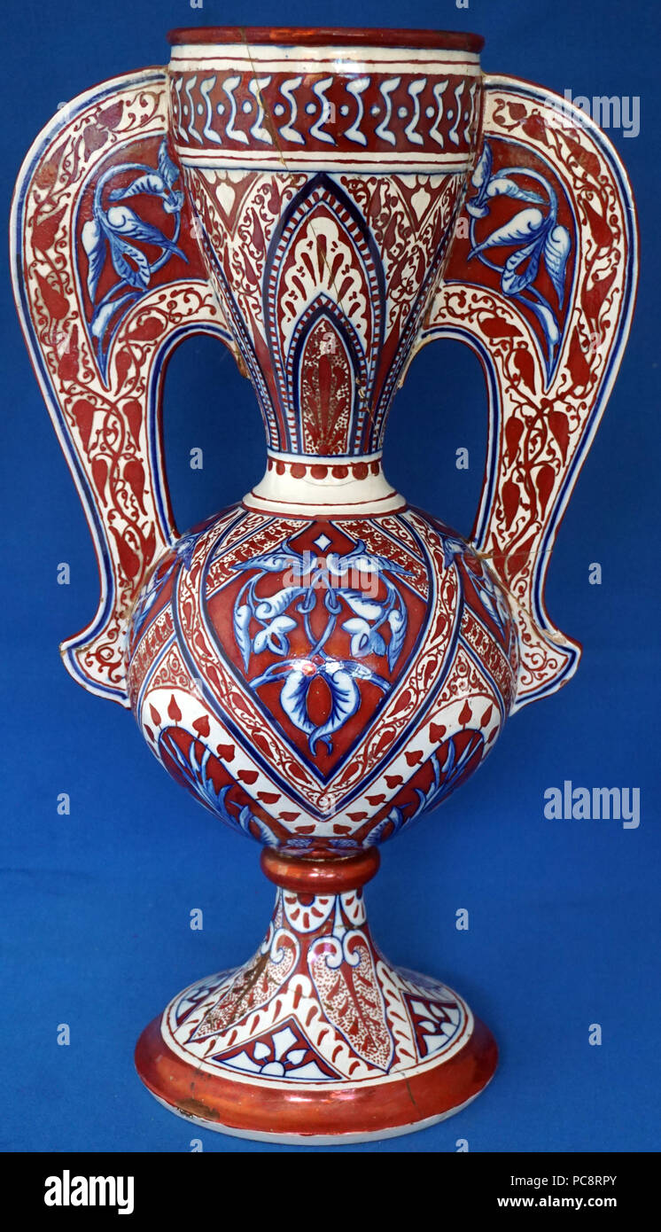 Italian glazed pottery hi-res stock photography and images - Alamy