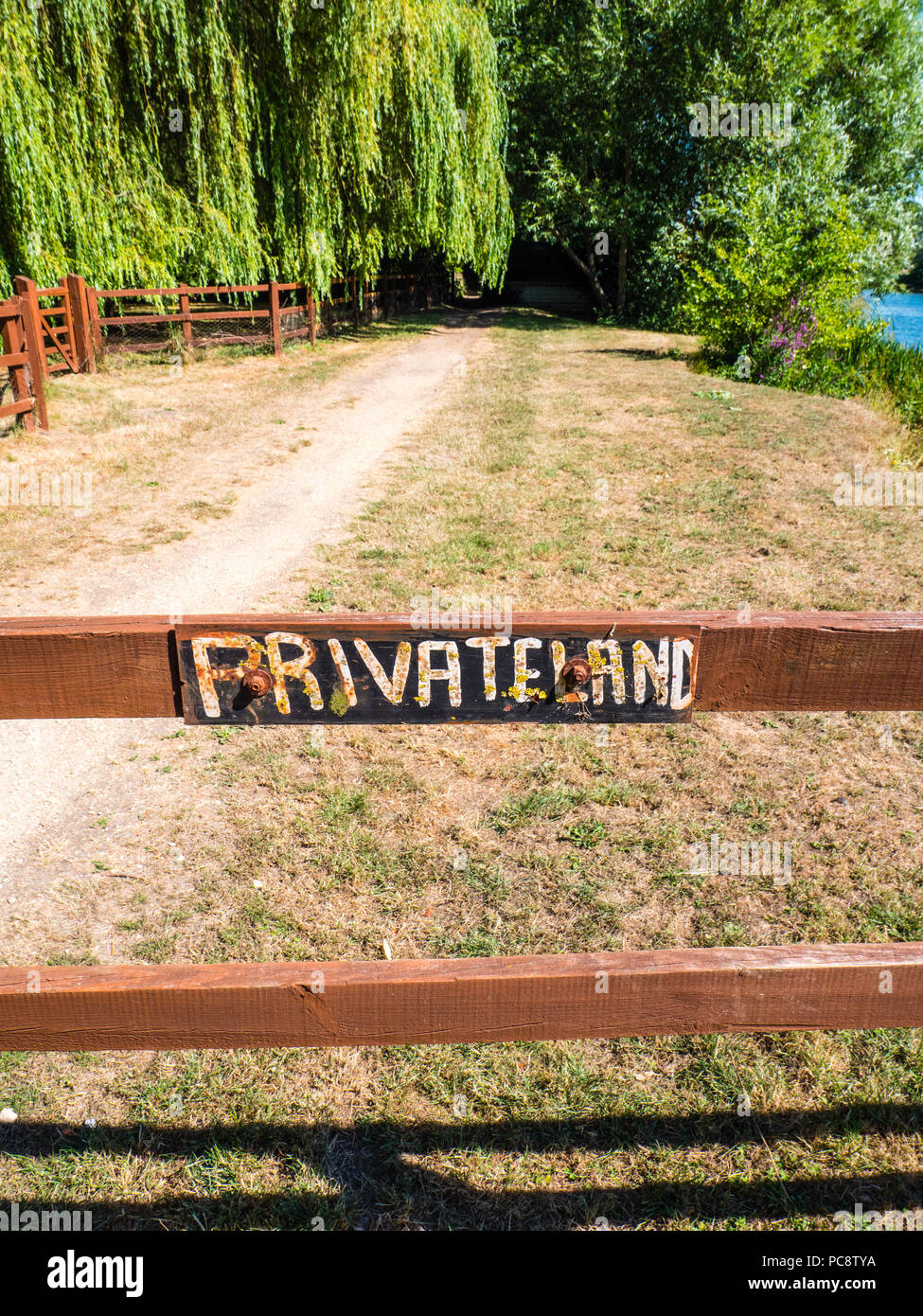 Private Land Sign, on Thames Path, at Wallingford, Oxfordshire, England, UK, GB. Stock Photo