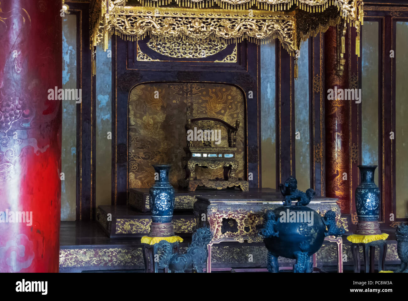 Emperor's throne, Thai Hoa Palace interior, Imperial Palace, Hue, Viet Nam Stock Photo