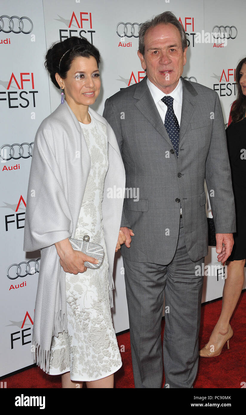 Tommy Lee Jones and wife  at the Lincoln Premiere AFI closing festival Night at the Chinese Theatre In Los Angeles.Tommy Lee Jones and wife  31 ------------- Red Carpet Event, Vertical, USA, Film Industry, Celebrities,  Photography, Bestof, Arts Culture and Entertainment, Topix Celebrities fashion /  Vertical, Best of, Event in Hollywood Life - California,  Red Carpet and backstage, USA, Film Industry, Celebrities,  movie celebrities, TV celebrities, Music celebrities, Photography, Bestof, Arts Culture and Entertainment,  Topix, vertical,  family from from the year , 2012, inquiry tsuni@Gamma- Stock Photo