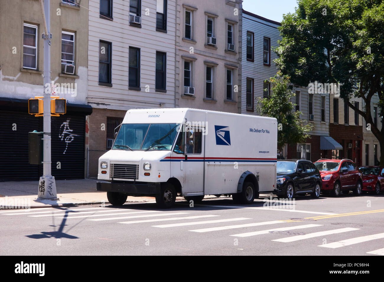 USPS delivering in the streets of Park Slope, Brooklyn Stock Photo Alamy