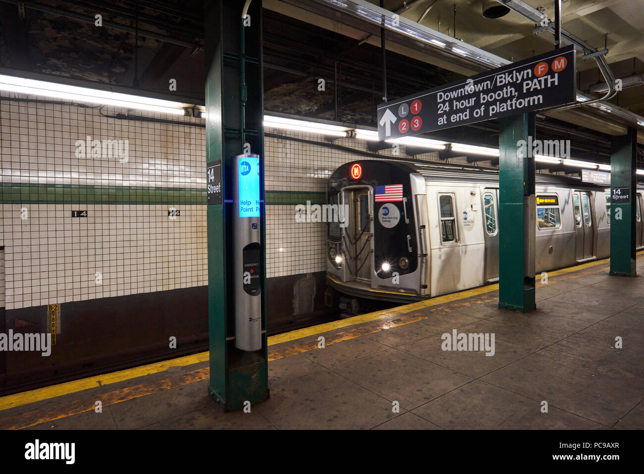New york subway train arriving hi-res stock photography and images - Alamy