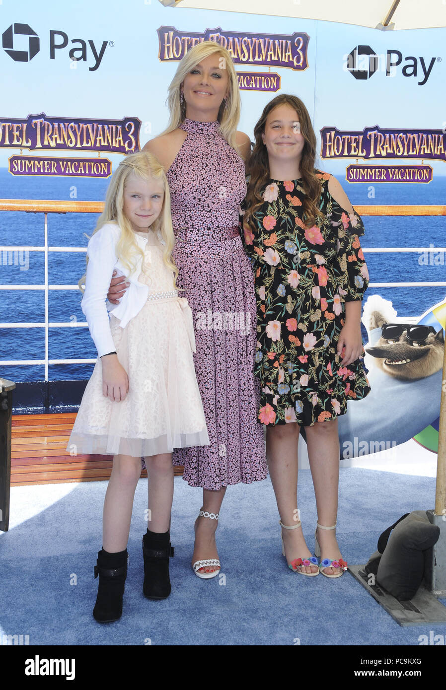 Hotel Transylvania 3 Summer Vacation Featuring Elisabeth Rohm, kids(01)