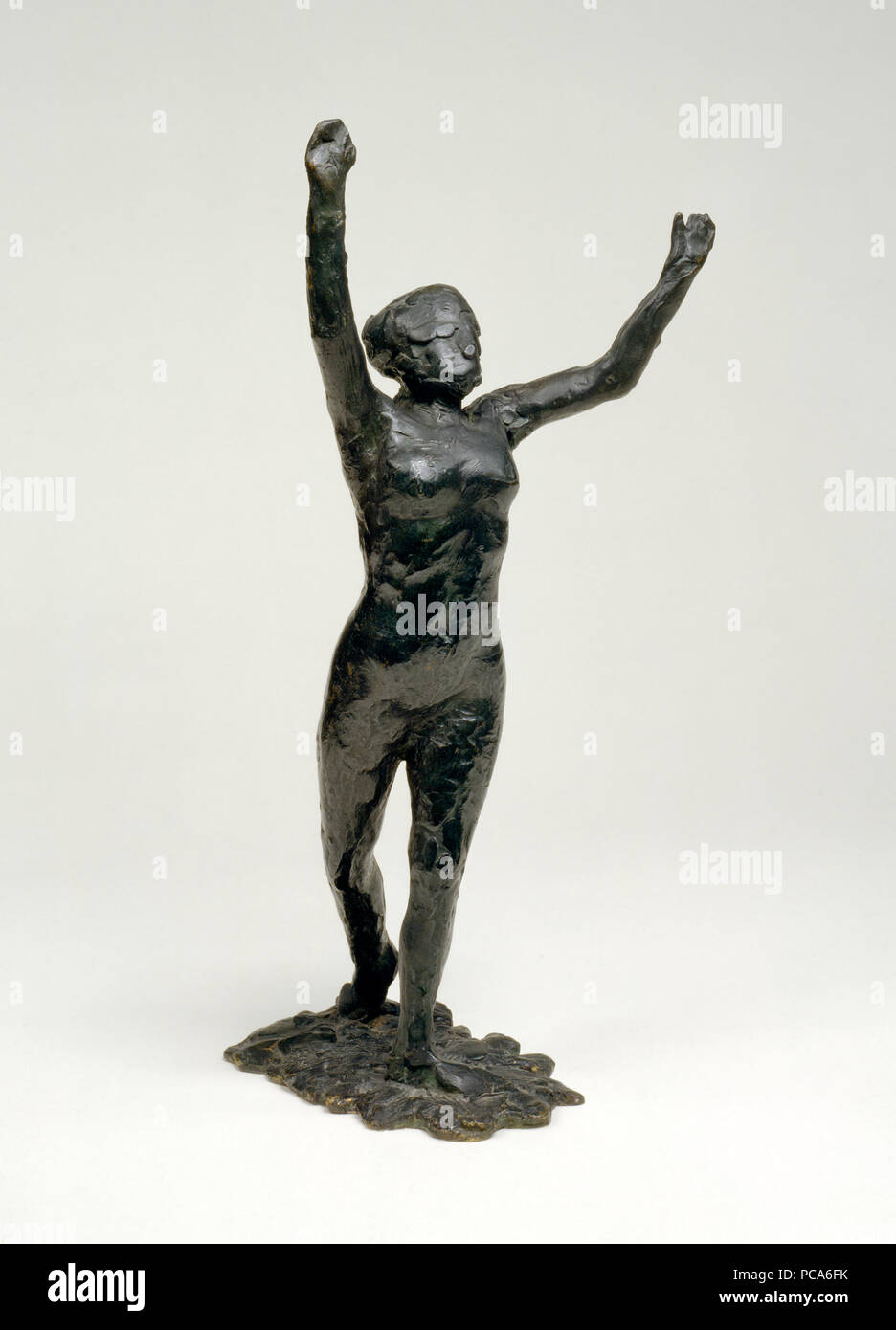 Edgar Degas Dancer Moving Forward, Arms Raised (Danseuse s'avançant, les  bras levés) 95 GUGG Dancer Moving Forward, Arms Raised Stock Photo - Alamy