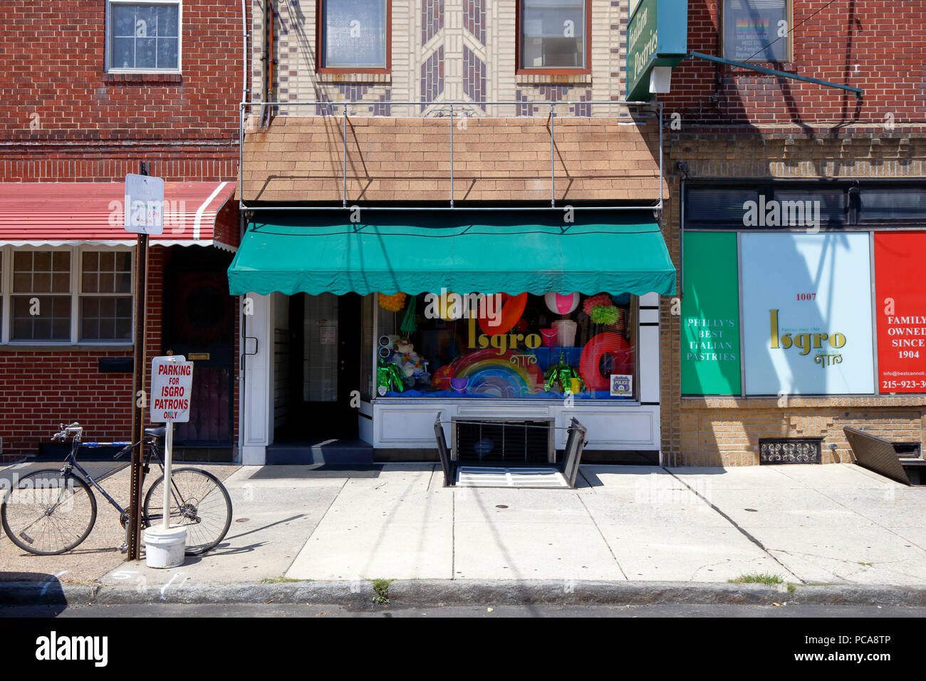 Isgro Pastries, 1009 Christian St, Philadelphia, PA. exterior storefront of an Italian American pastry shop in Bella Vista. Stock Photo