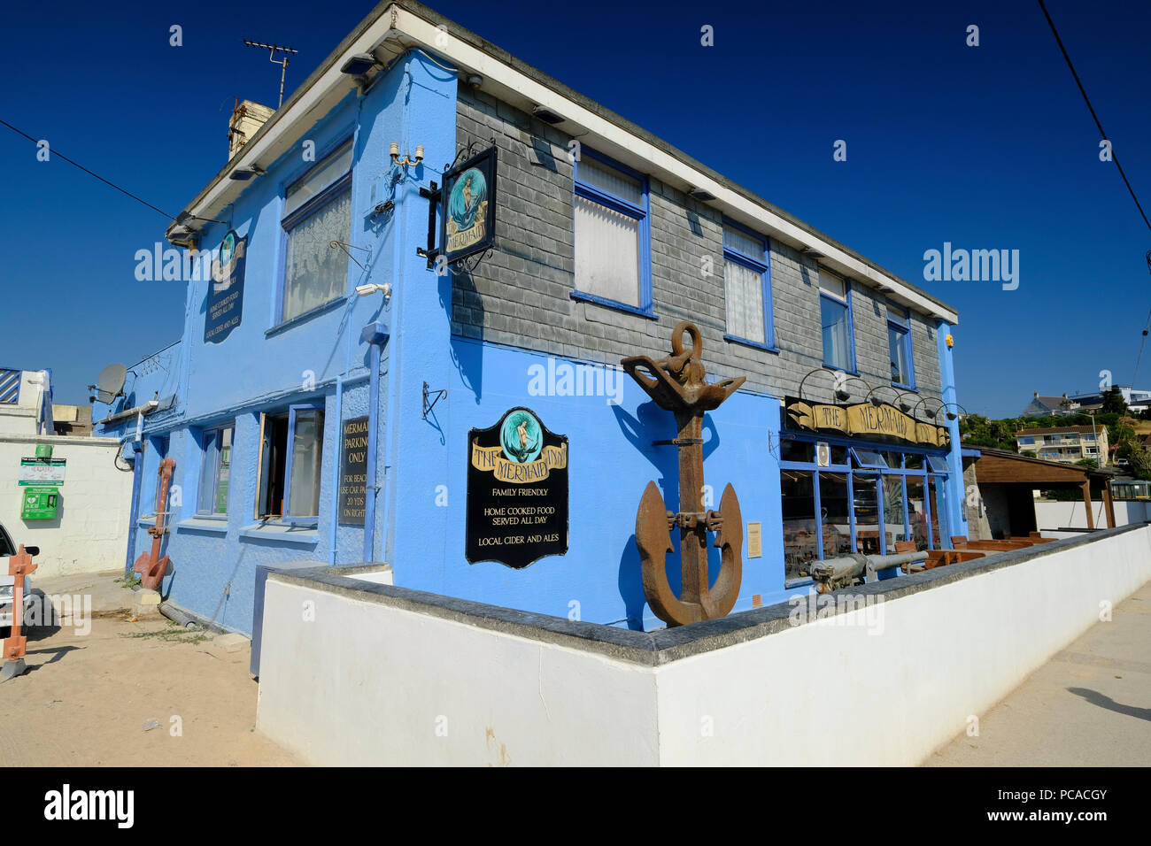 The Mermaid Inn pub at Porth Beach in Newquay, Cornwall Stock Photo Alamy